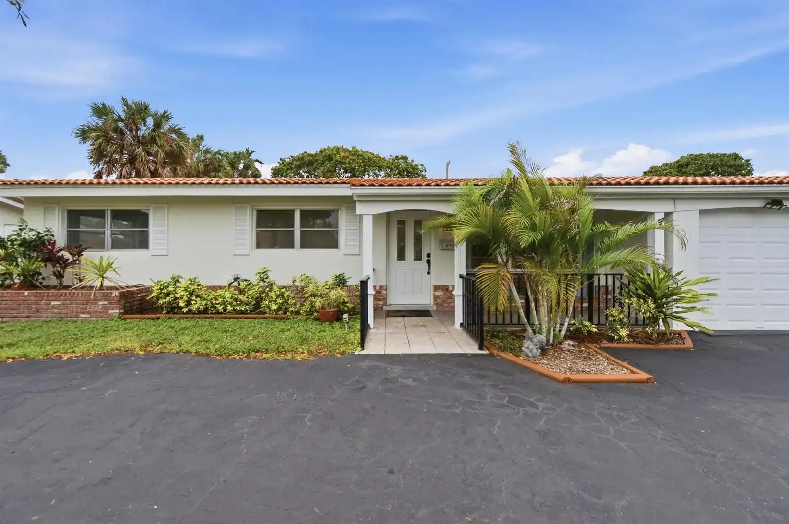 2120 NE 62nd Court, Fort Lauderdale FL 33308