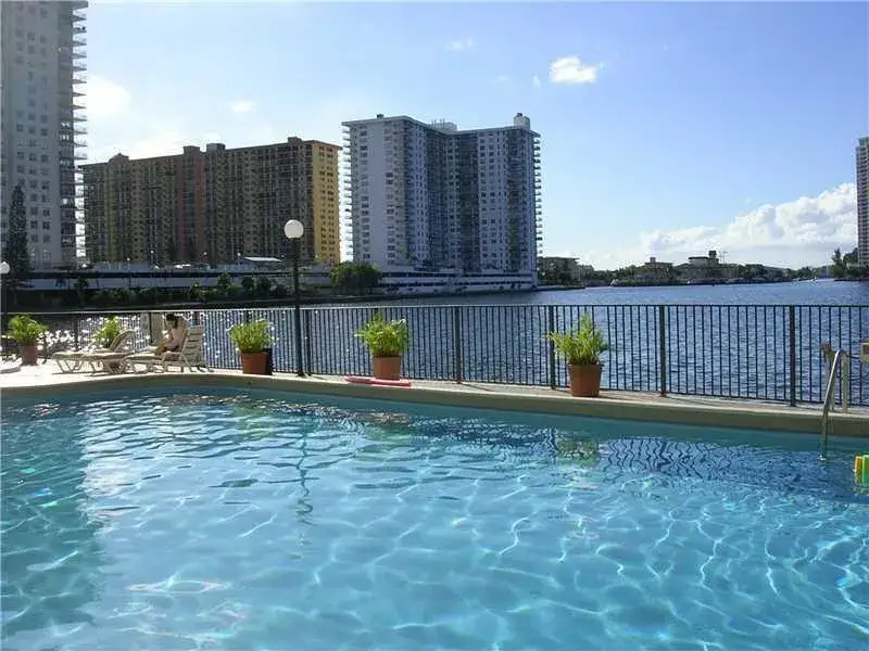 17500 N Bay Road # S508, Sunny Isles Beach FL 33160
