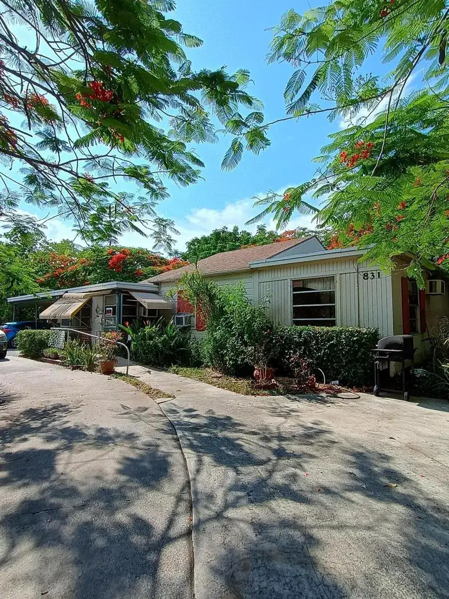 831 N Forest Hill Boulevard, West Palm Beach FL 33405