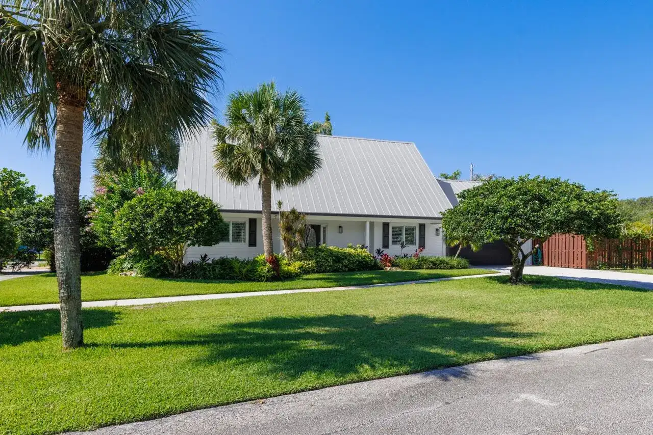9200 SE Olympus Street, Hobe Sound FL 33455 photo 2