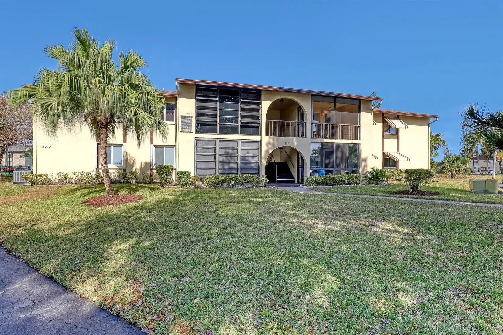 337 Pine Ridge Circle # 2, FL 33463 photo 4
