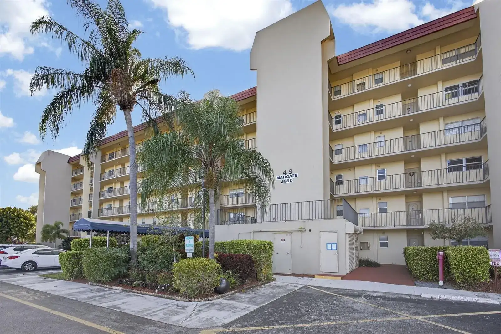 3590 Via Poinciana # 202, Lake Worth FL 33467 photo 2