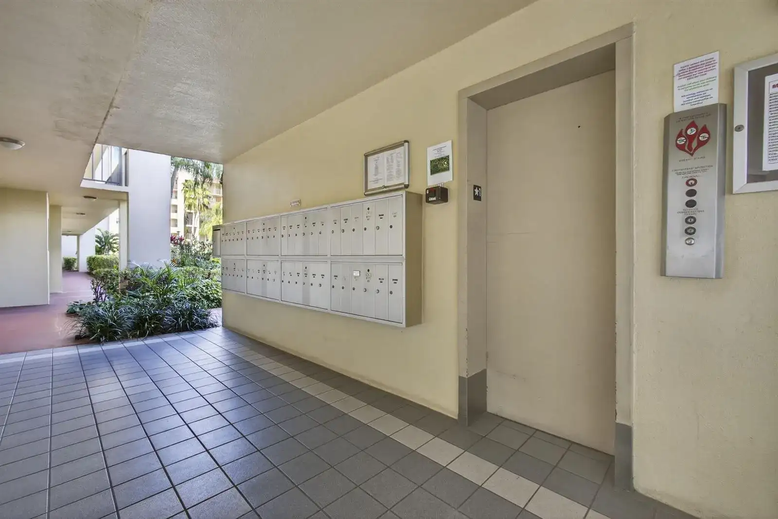 3590 Via Poinciana # 202, Lake Worth FL 33467 photo 4