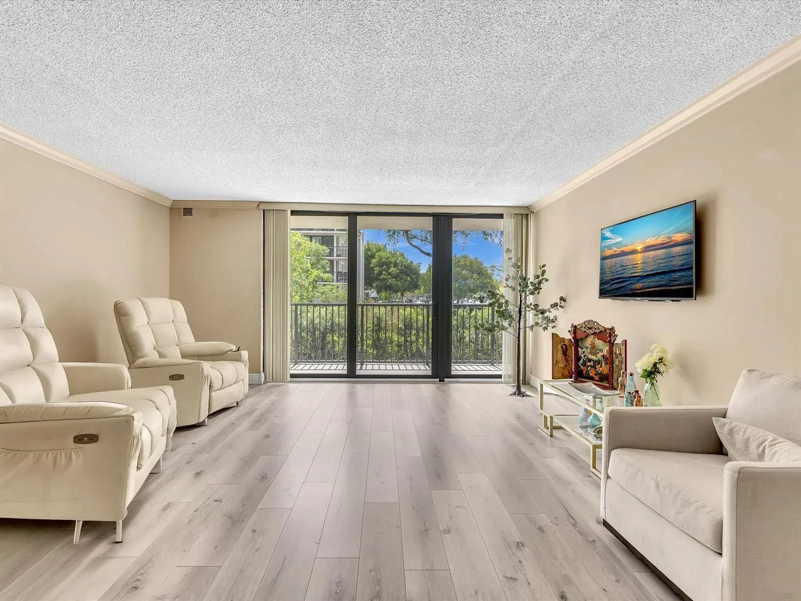 1350 River Reach Drive # 111, Fort Lauderdale FL 33315