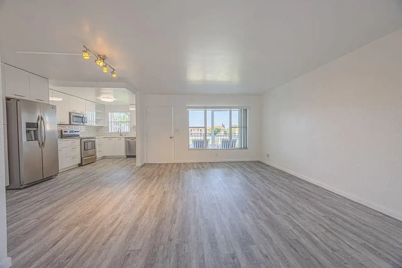 808 SE 7th Street # 305, Deerfield Beach FL 33441 photo 3