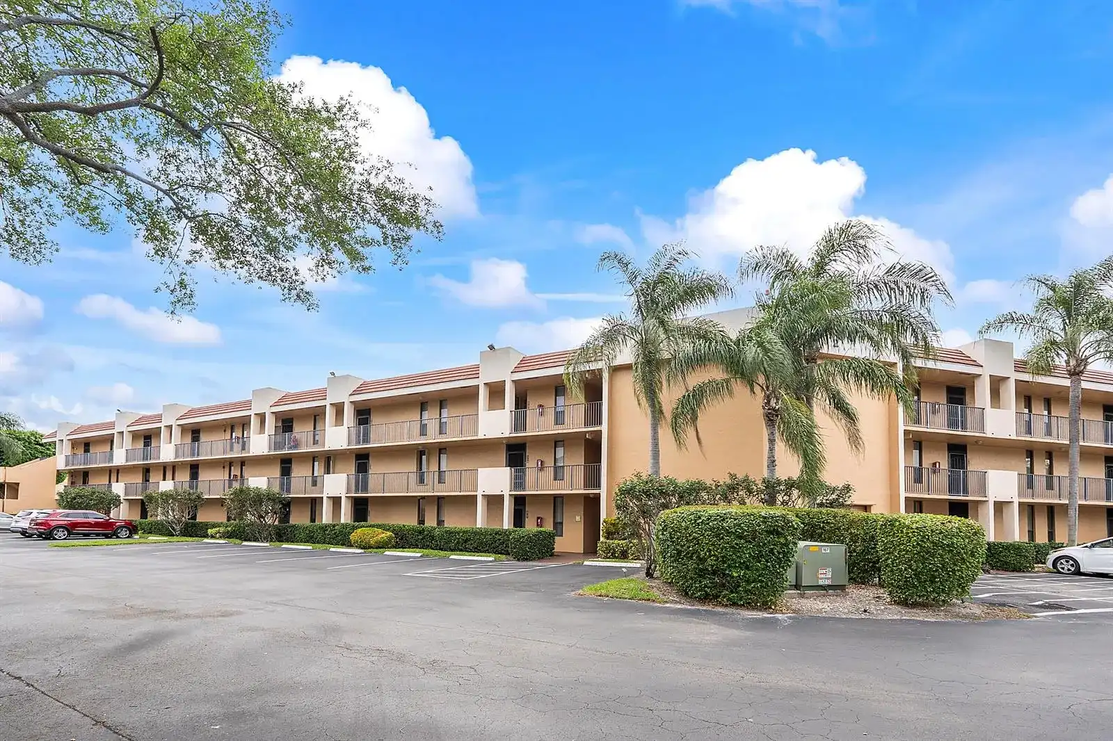 5828 Coral Lake Drive, Margate FL 33063