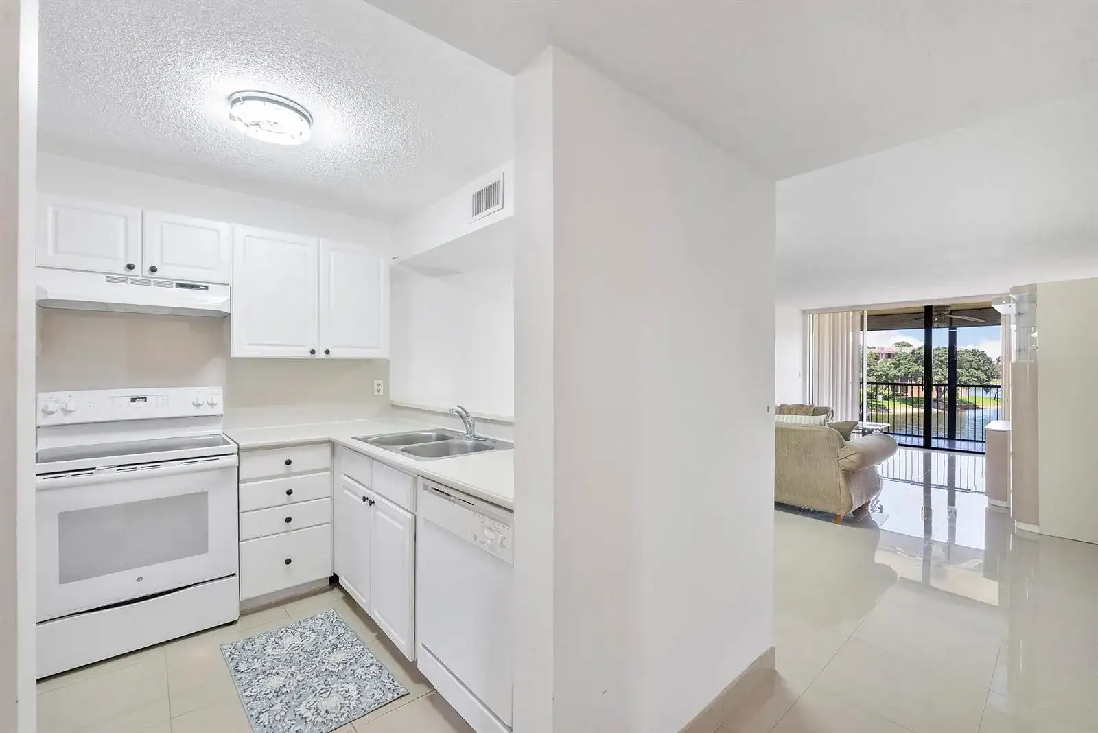 5828 Coral Lake Drive, Margate FL 33063 photo 2