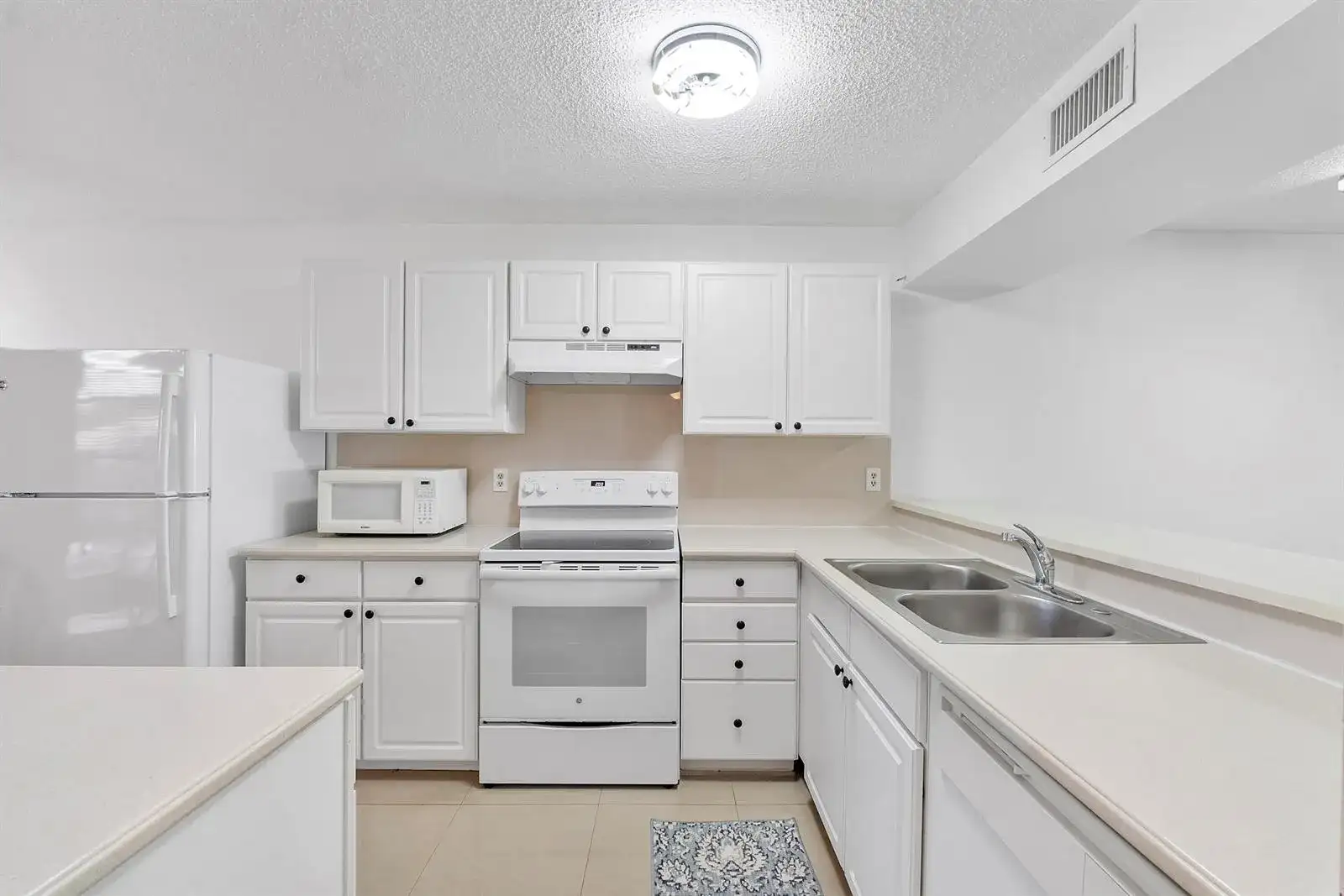 5828 Coral Lake Drive, Margate FL 33063 photo 3