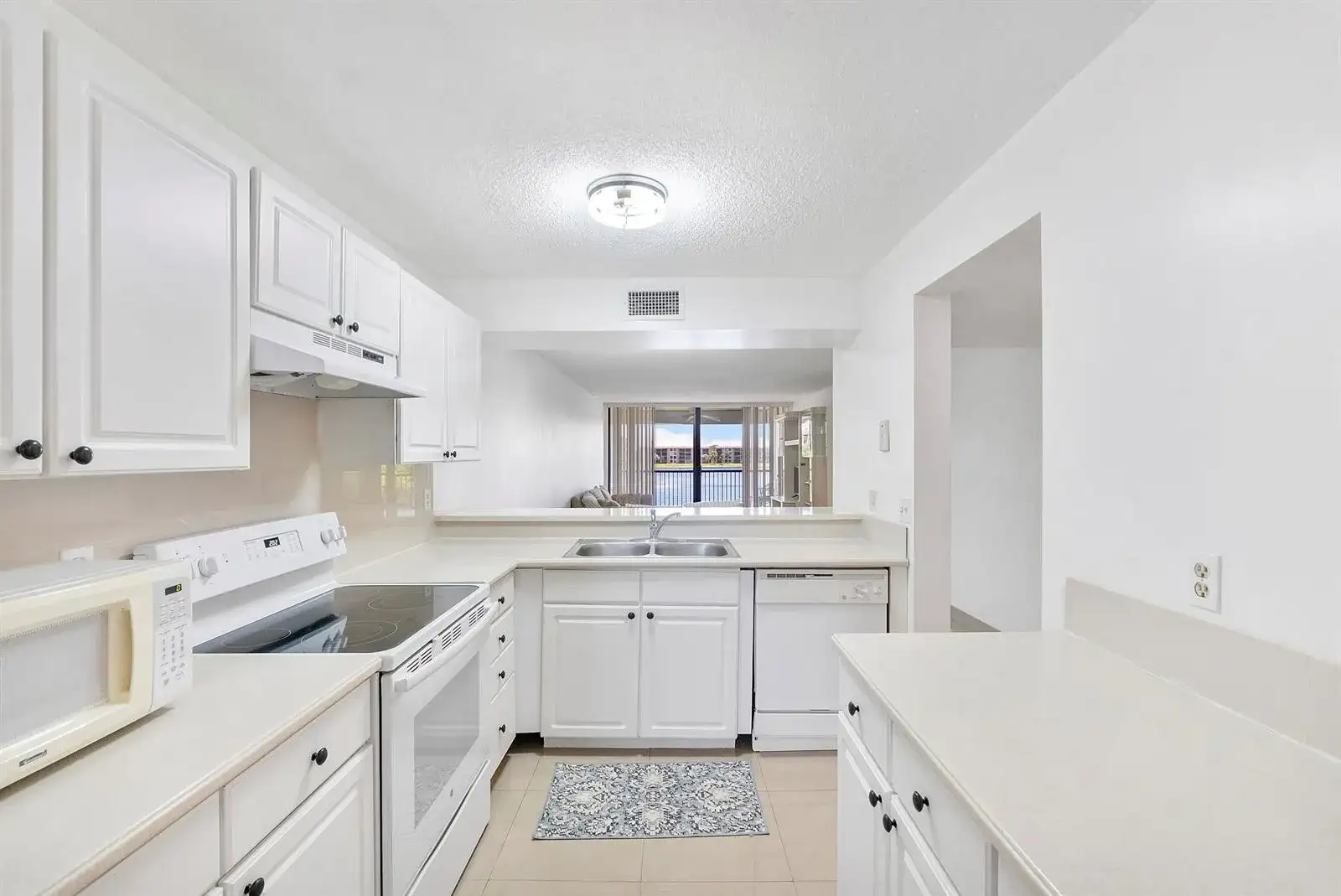 5828 Coral Lake Drive, Margate FL 33063 photo 5