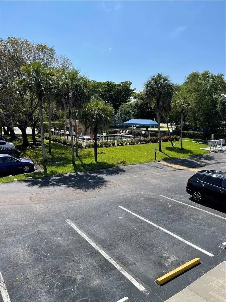 197 Lakeview Drive # 202, Weston FL 33326 photo 3