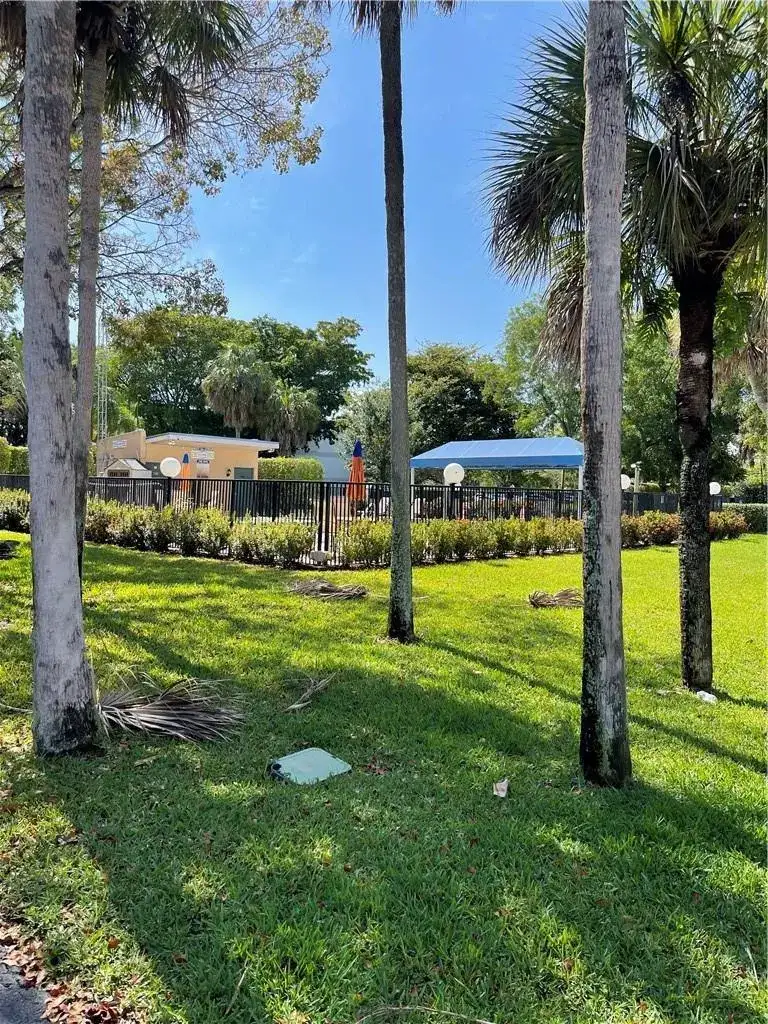 197 Lakeview Drive # 202, Weston FL 33326 photo 4