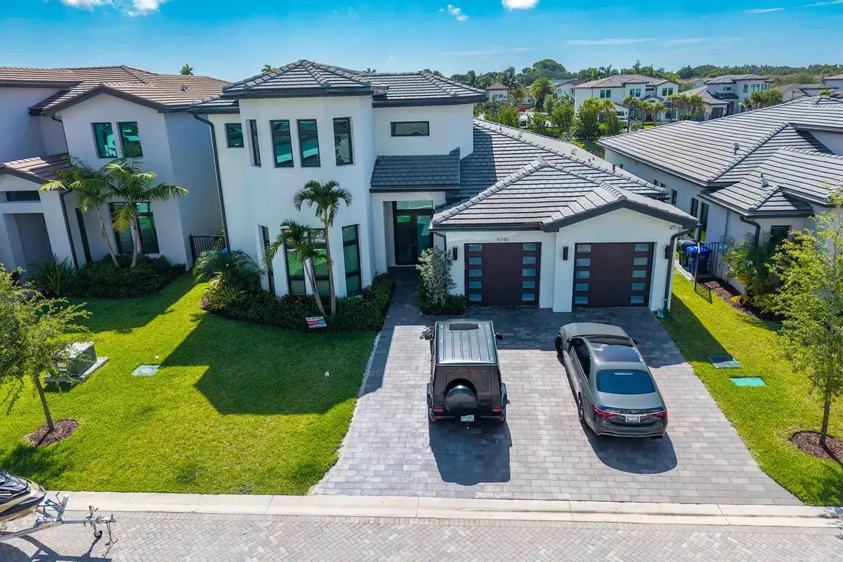 5746 Ashwood Circle W, Hollywood FL 33312