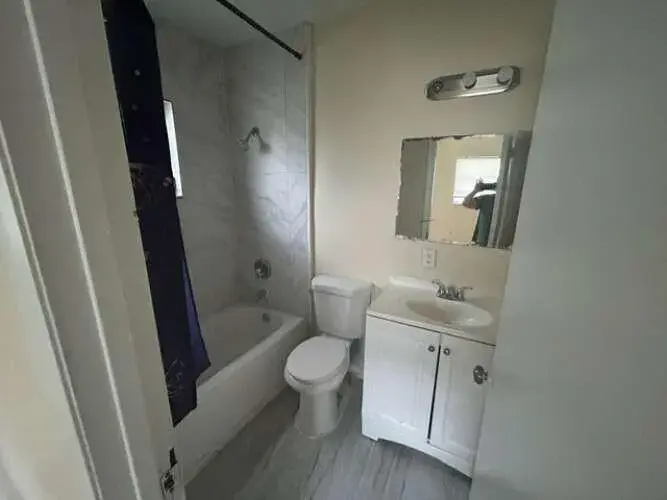 3370 NW 8th Place, Lauderhill FL 33311