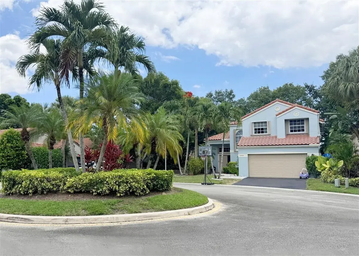 1020 NW 107th Avenue, Plantation FL 33322
