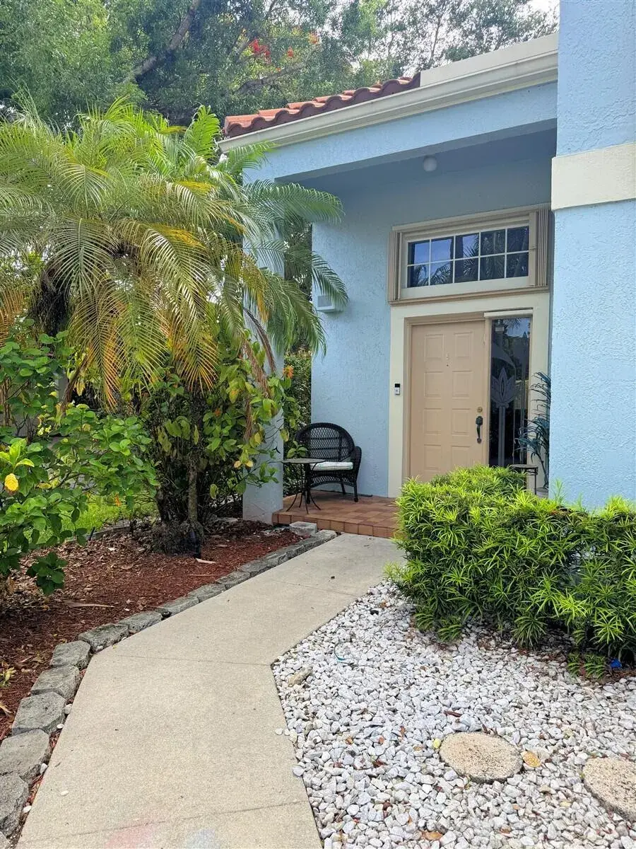 1020 NW 107th Avenue, Plantation FL 33322