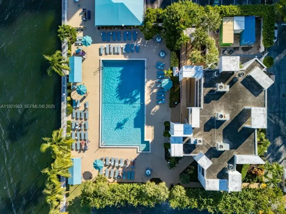 1000 Parkview Drive # 316, Hallandale Beach FL 33009