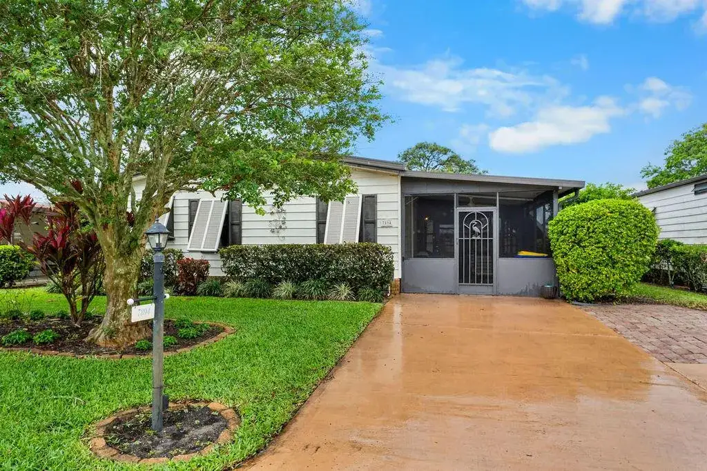 7894 SE Saratoga Drive E, Hobe Sound FL 33455