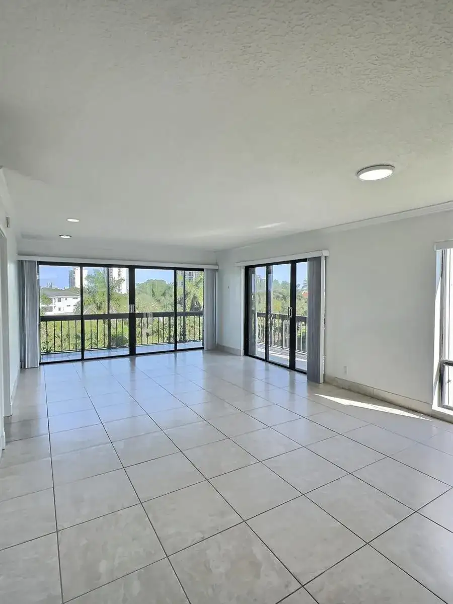3050 Presidential Way # 407, West Palm Beach FL 33401 photo 2