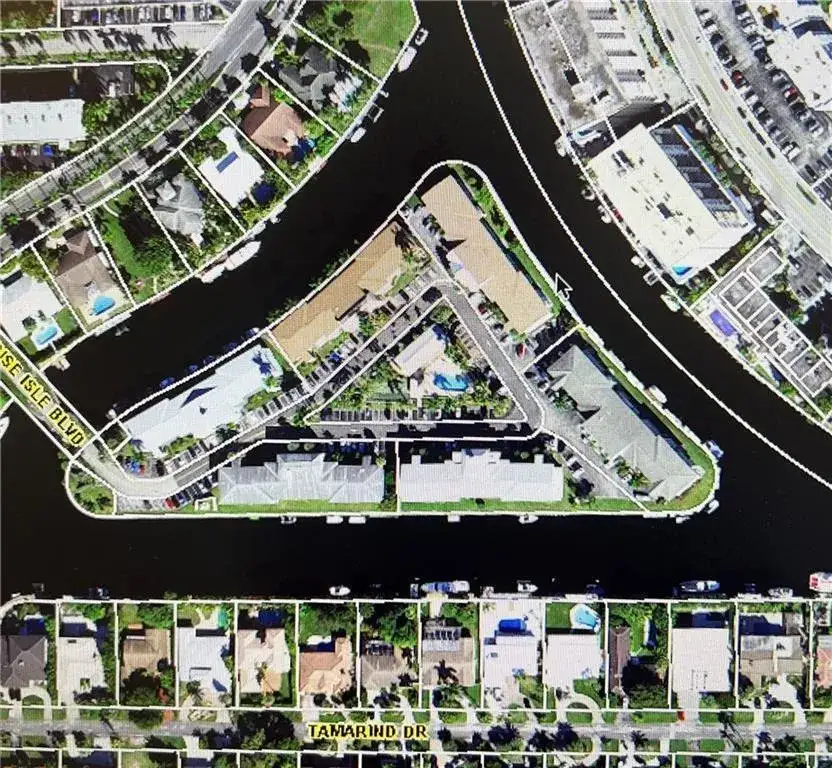 450 Paradise Isle Boulevard, Hallandale Beach FL 33009 photo 2