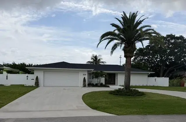 10736 Locust Street, Palm Beach Gardens FL 33418