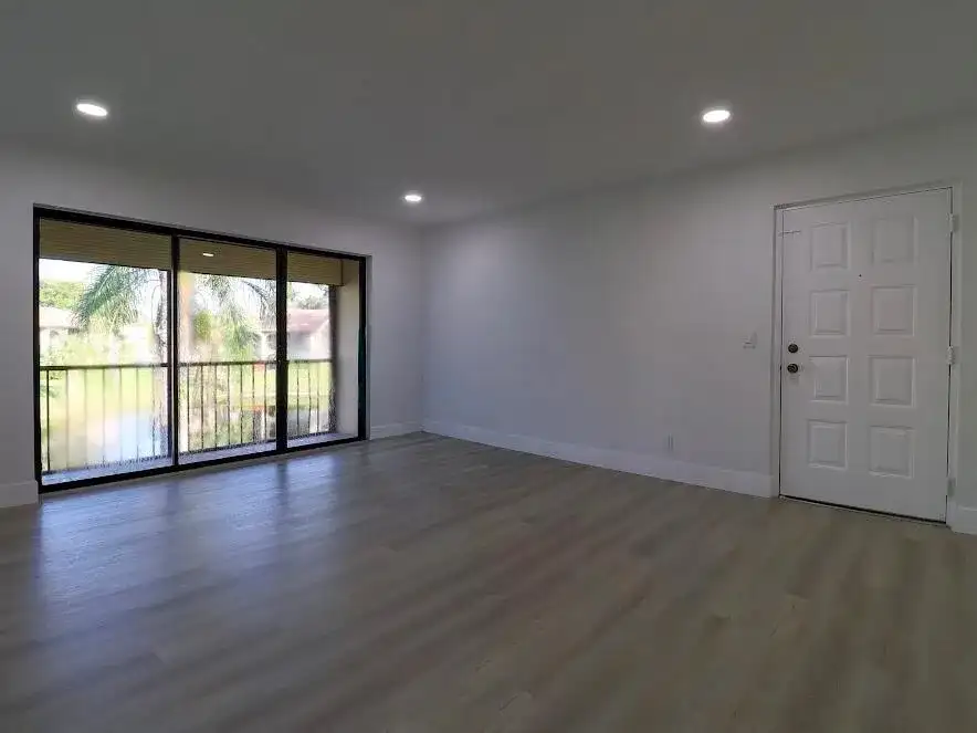 614 Sea Pine Way # H2, FL 33415 photo 2