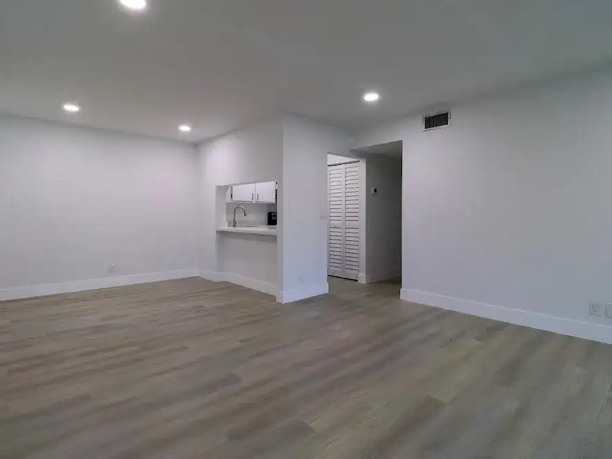 614 Sea Pine Way # H2, FL 33415 photo 3