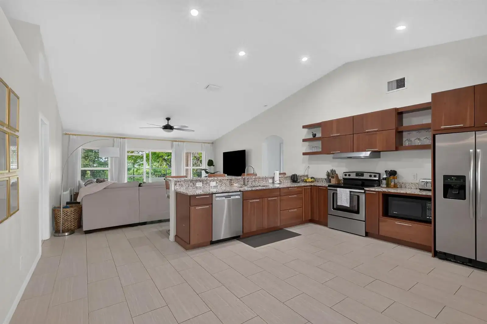 516 SE Crosspoint Drive, Port St. Lucie FL 34983 photo 4