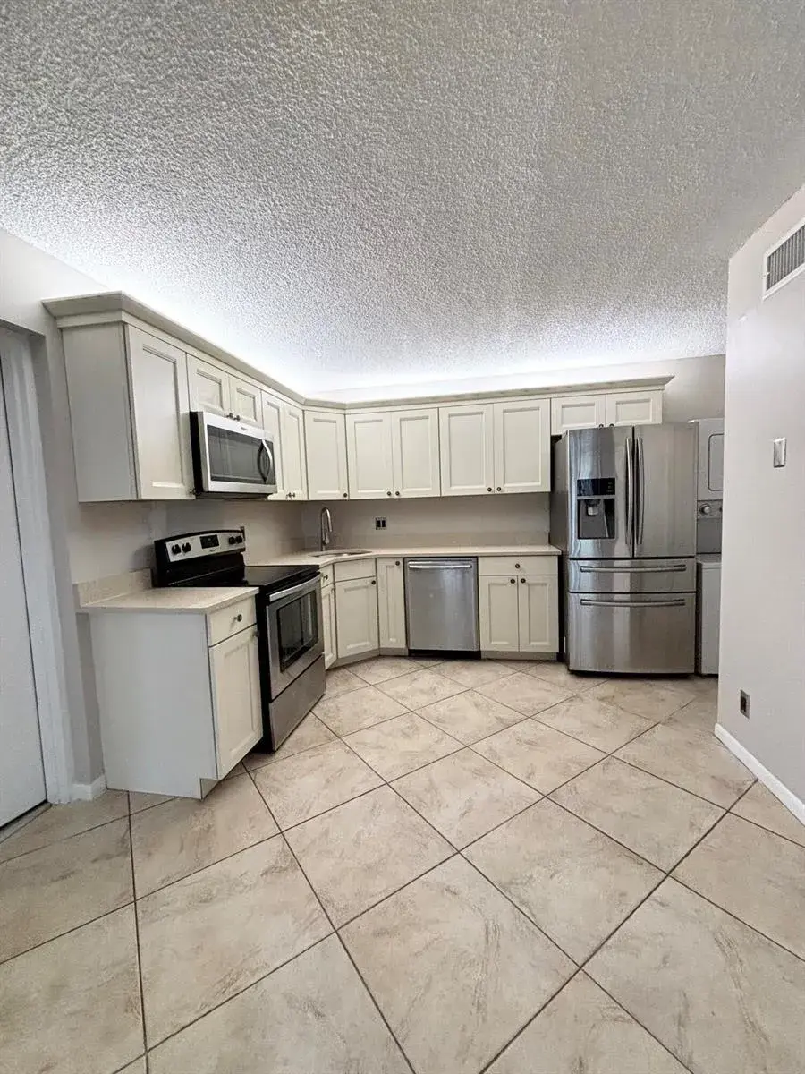 203 Foxtail Drive # F1, FL 33415