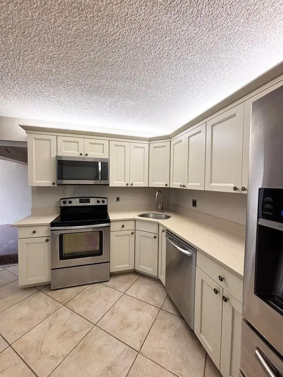 203 Foxtail Drive # F1, FL 33415