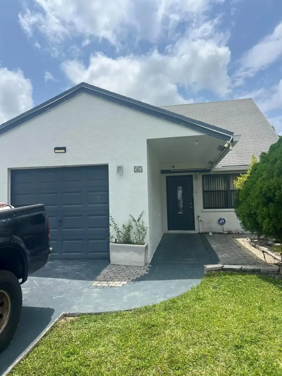 57 Peachtree Place, Boynton Beach FL 33436