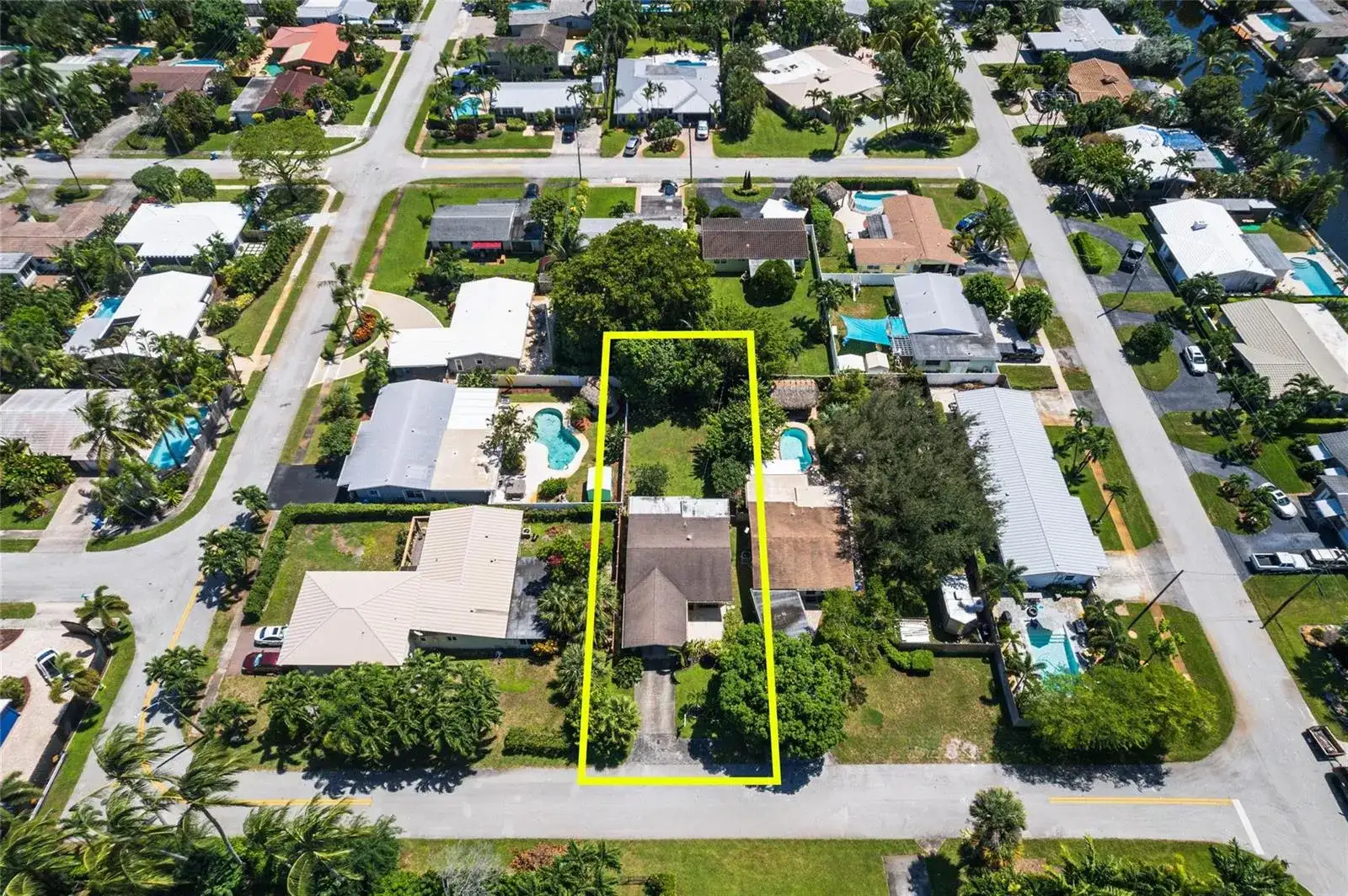 1676 NE 40th Street, Oakland Park FL 33334 photo 2