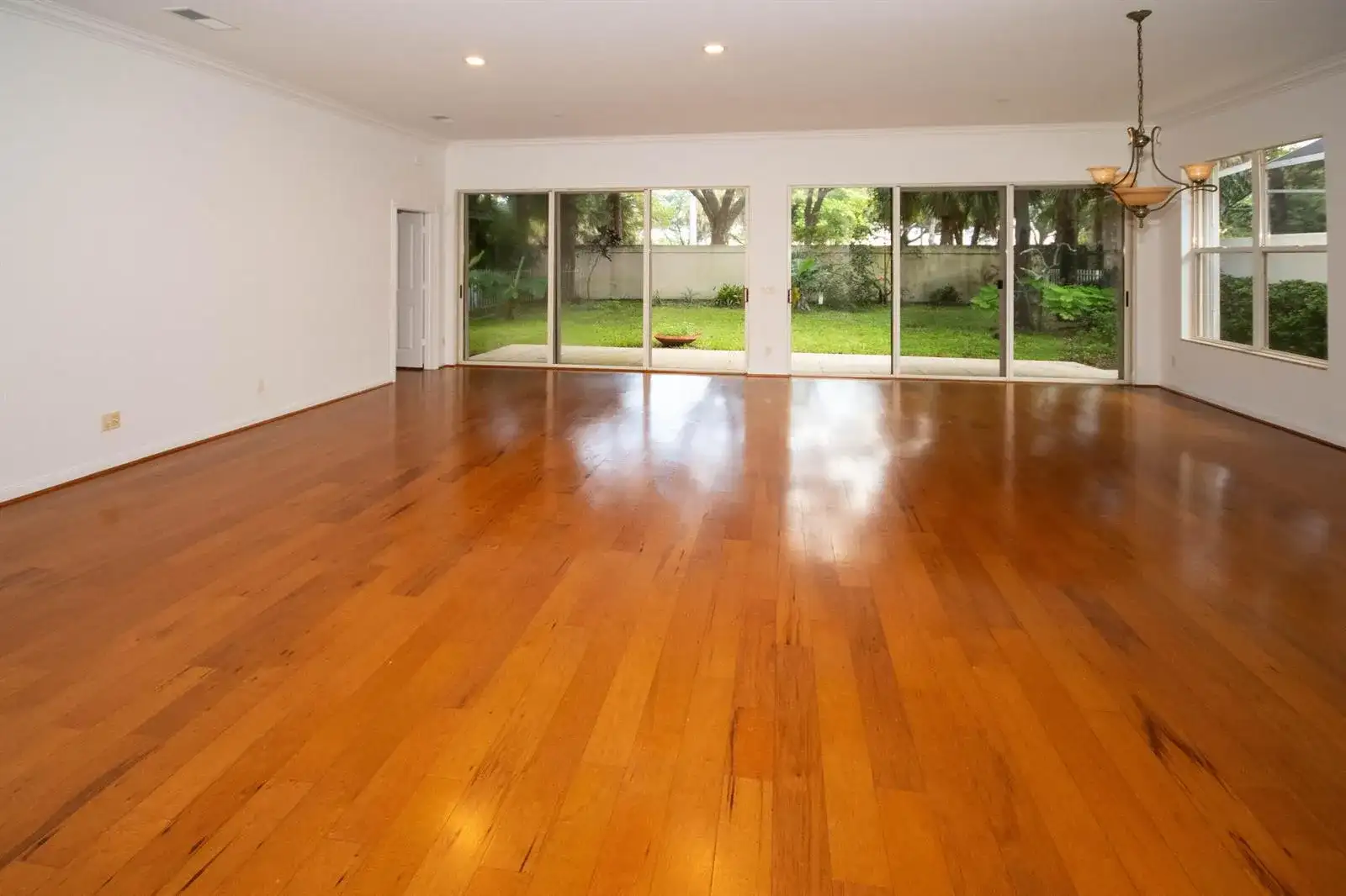 191 E Tall Oaks Circle, Palm Beach Gardens FL 33410 photo 2