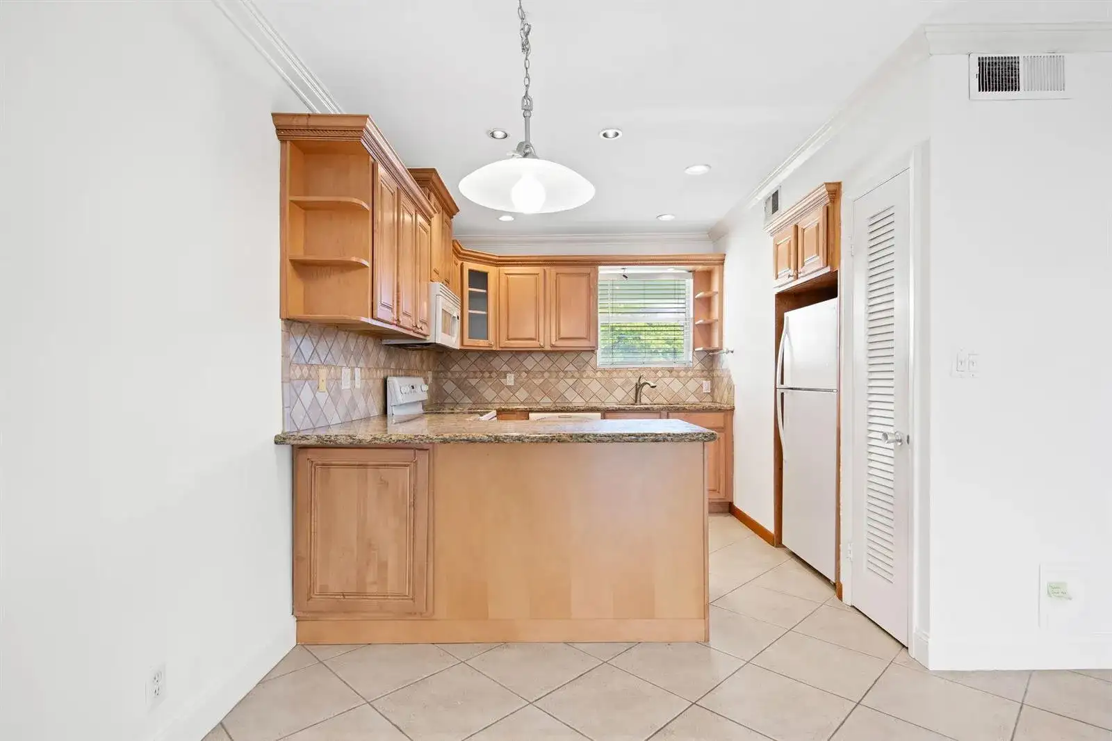 2748 NE 28th Avenue # 20, Lighthouse Point FL 33064 photo 3