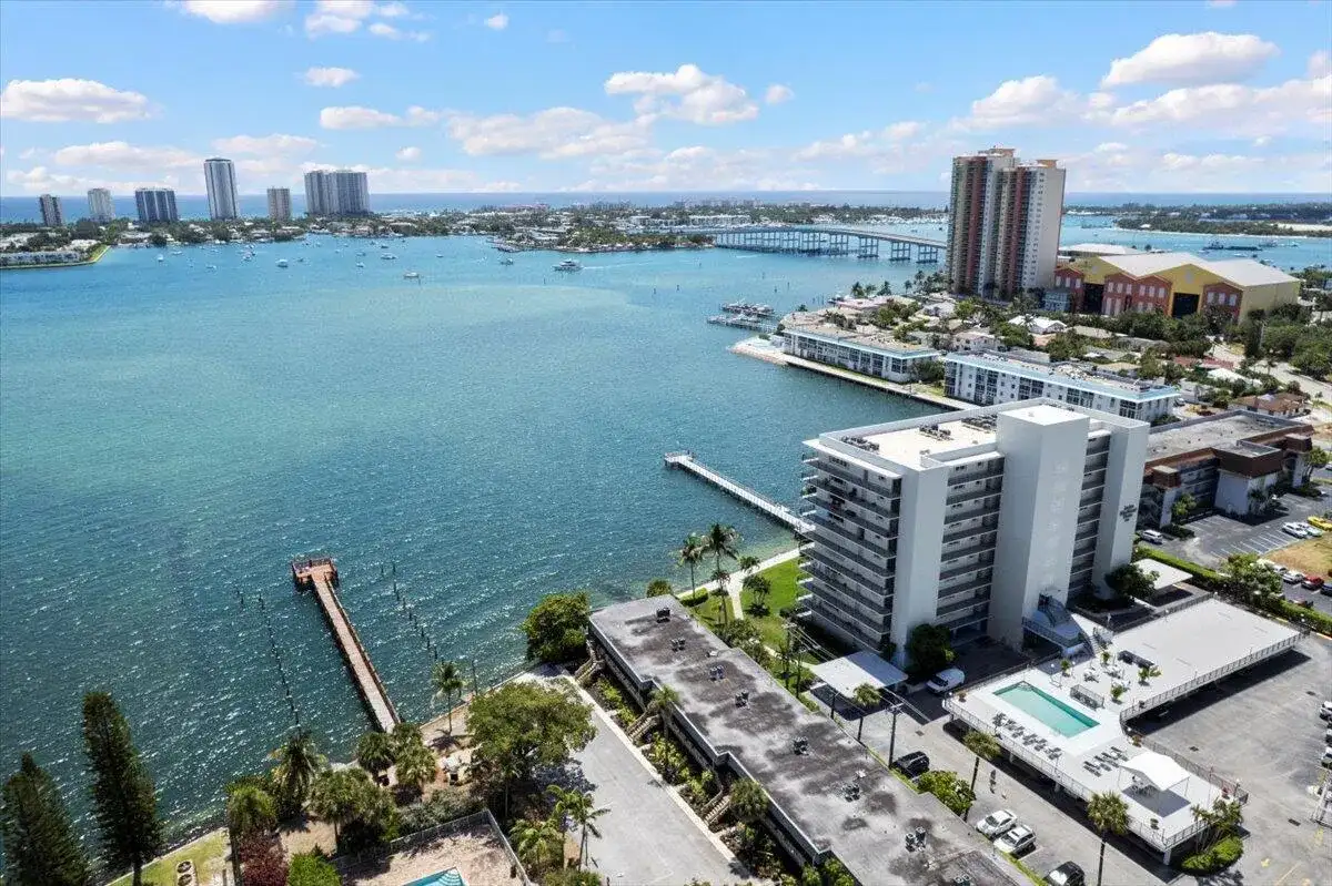 3040 Lake Shore Drive # 101, Riviera Beach FL 33404 photo 2