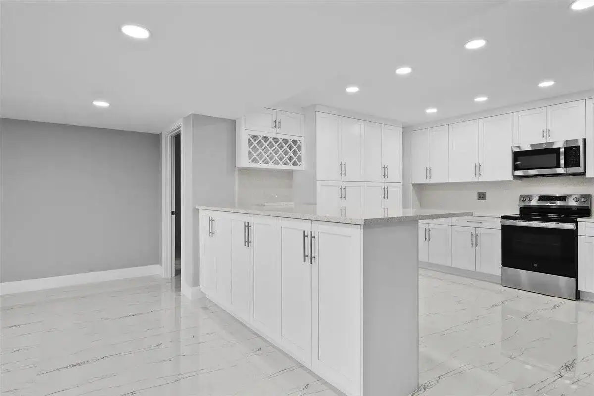 3040 Lake Shore Drive # 101, Riviera Beach FL 33404 photo 3