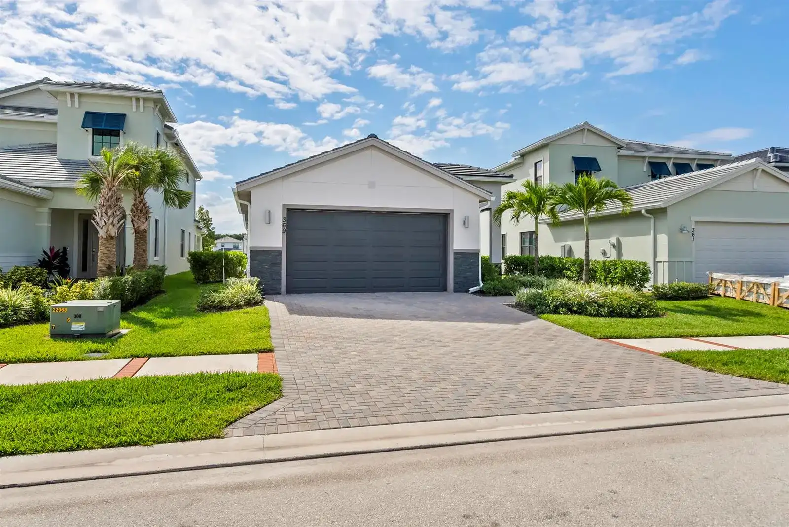369 SE Fascino Circle, Port St. Lucie FL 34984 photo 2