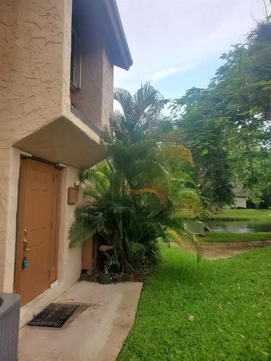12 Wimbledon Lakes Drive # 250, Plantation FL 33324 photo 2
