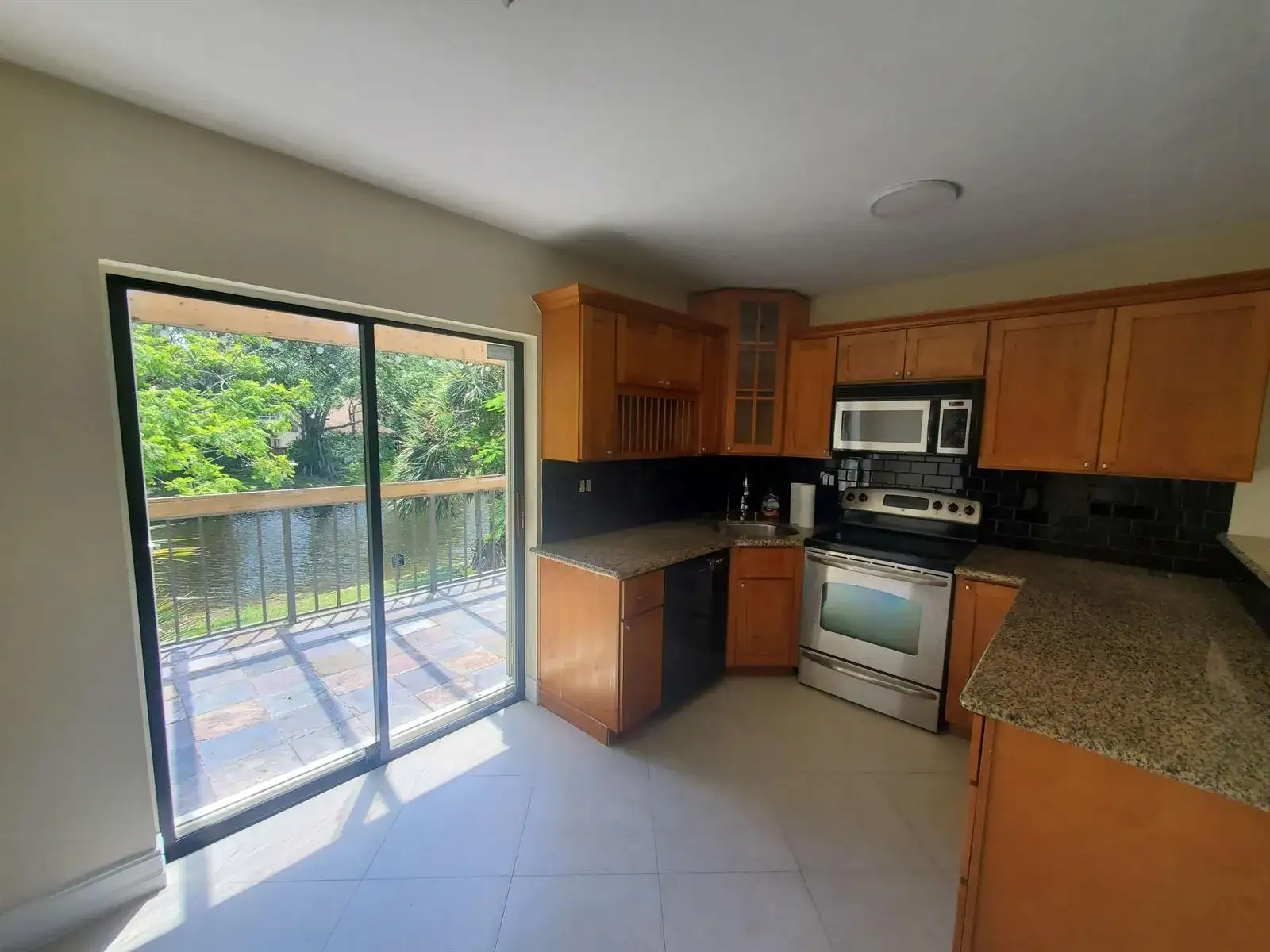 12 Wimbledon Lakes Drive # 250, Plantation FL 33324 photo 4