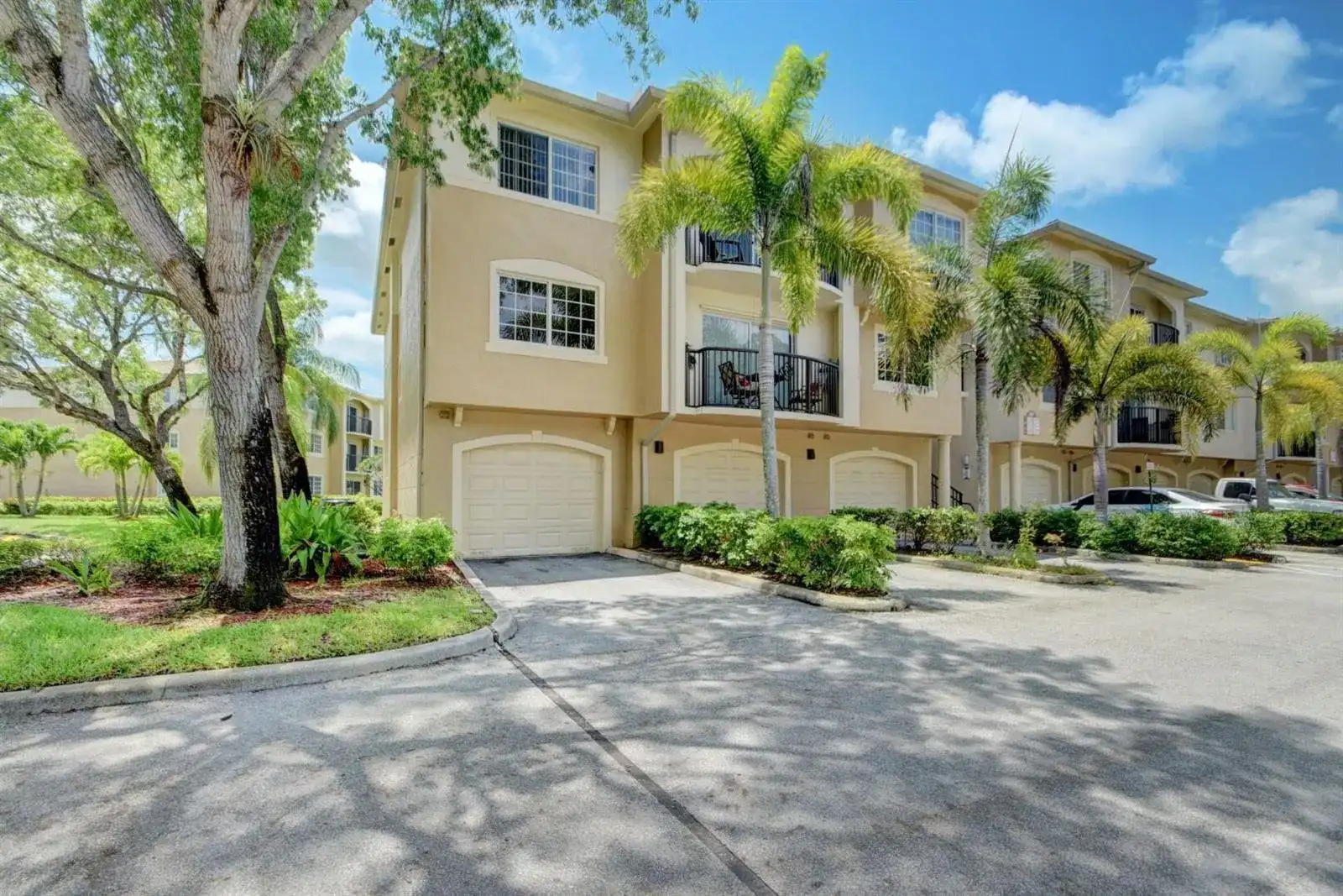 300 Crestwood Court N # 307, Royal Palm Beach FL 33411