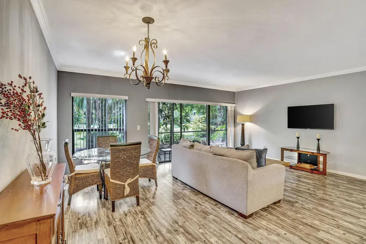 11863 Wimbledon Circle # 425, Wellington FL 33414