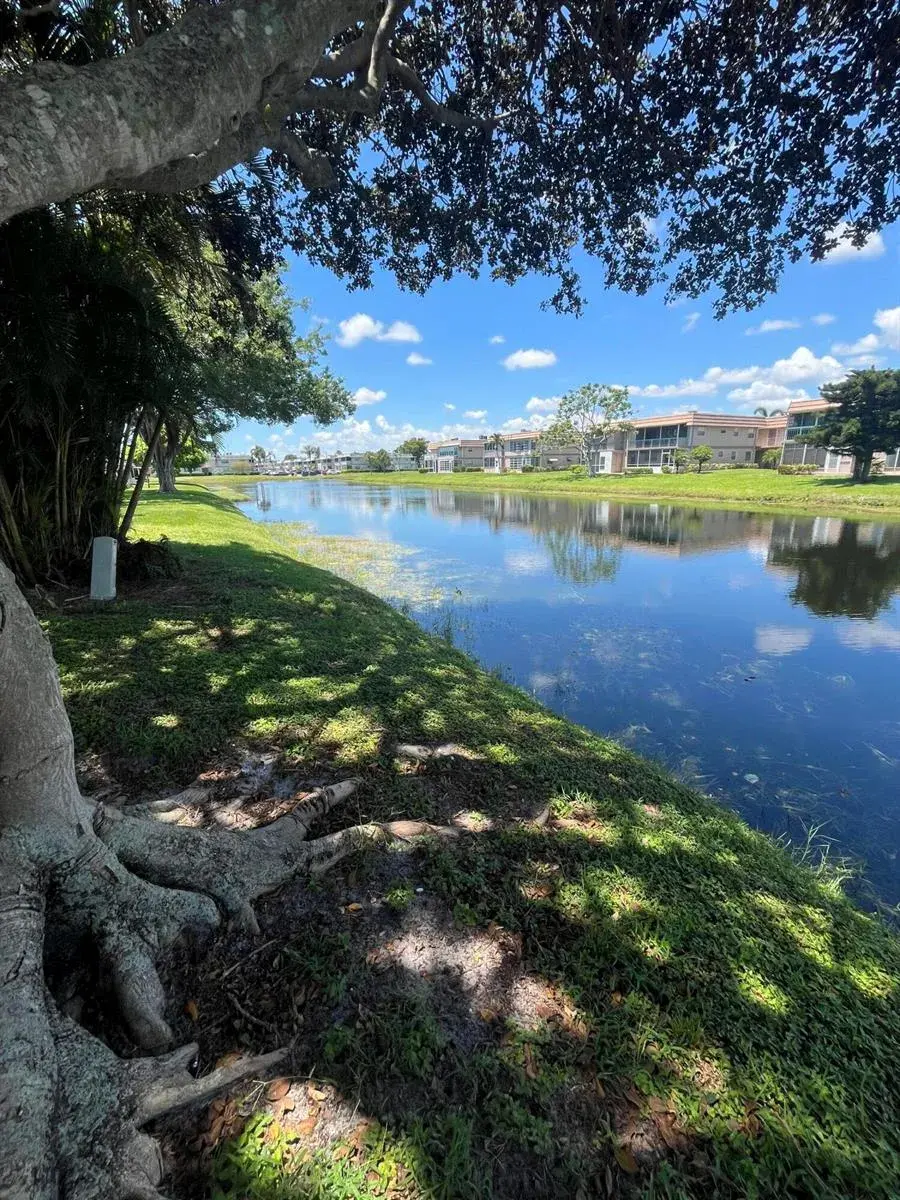 210 Valencia I, Delray Beach FL 33446