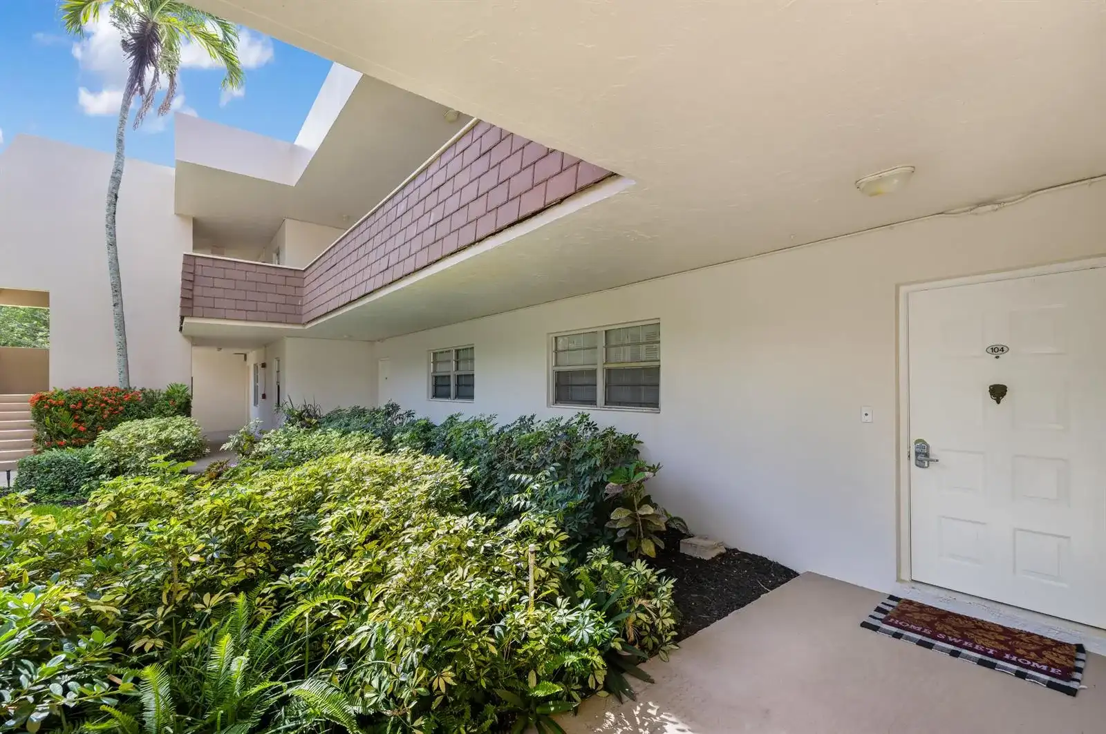 3621 Oaks Clubhouse Dr. Drive # 104, Pompano Beach FL 33069