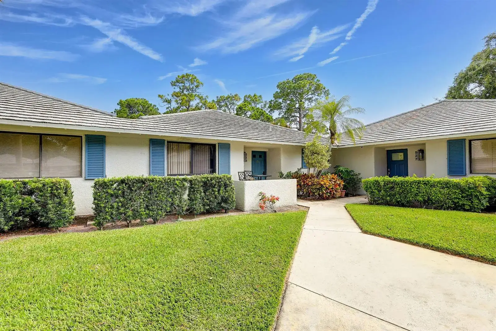 526 Club Drive, Palm Beach Gardens FL 33418 photo 2