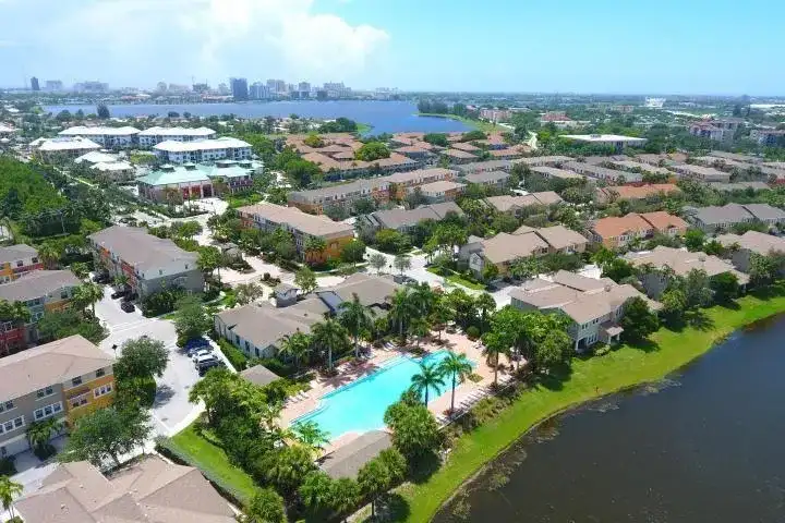 447 Corte Madera Lane # 7, West Palm Beach FL 33401