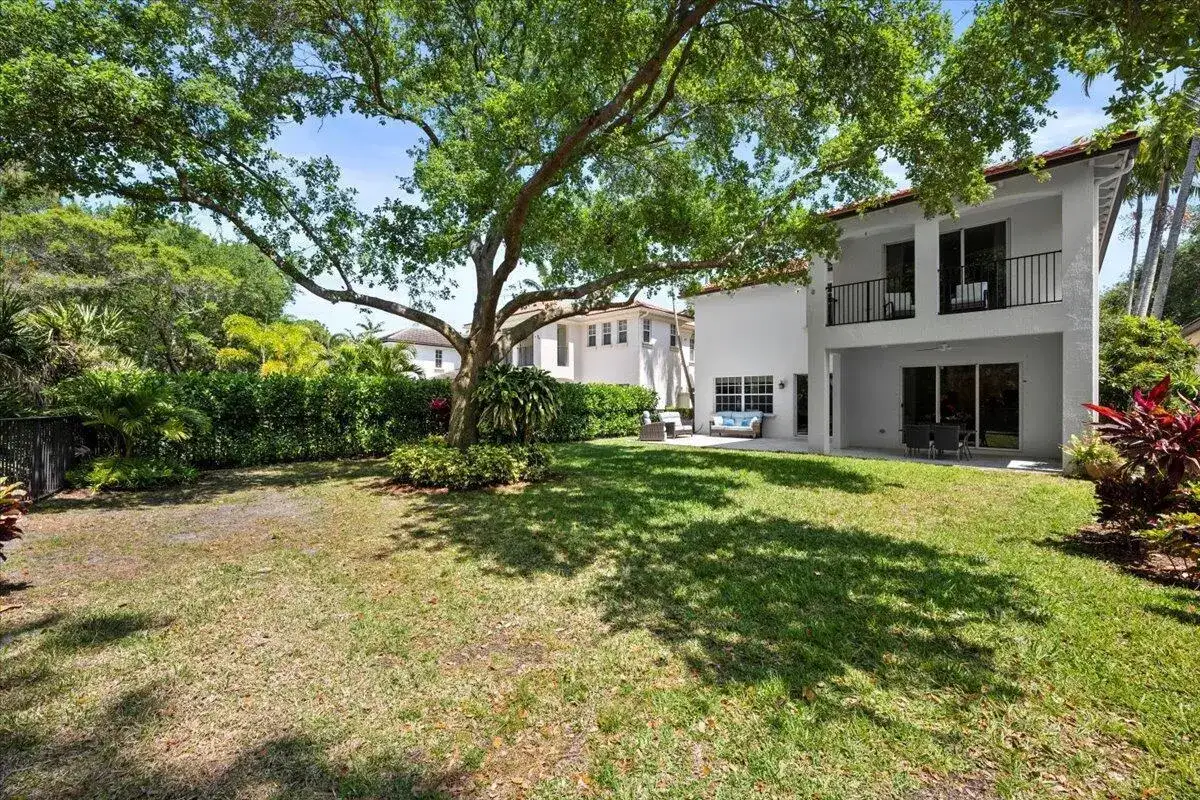 956 Mill Creek Drive, Palm Beach Gardens FL 33410 photo 2