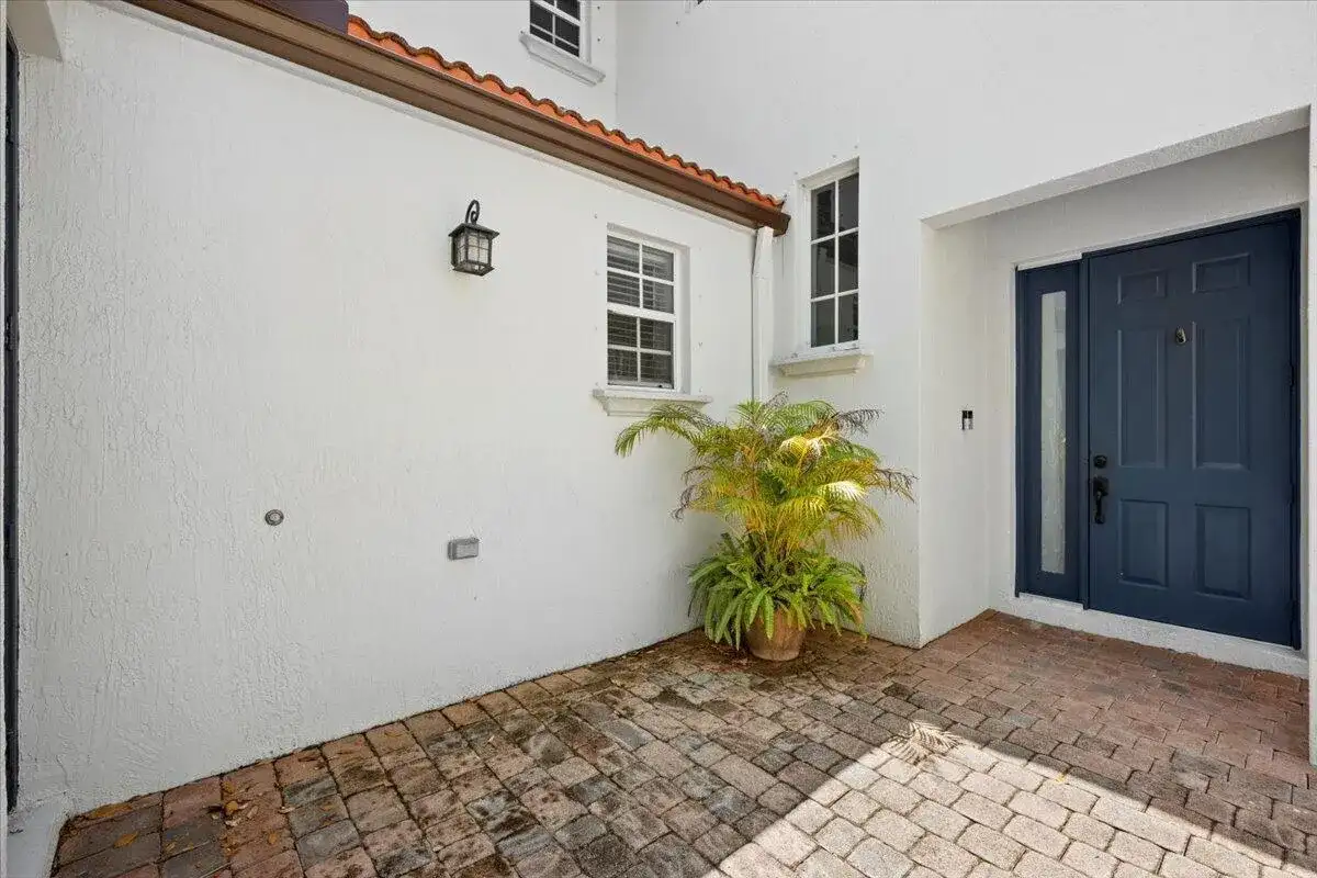 956 Mill Creek Drive, Palm Beach Gardens FL 33410 photo 3