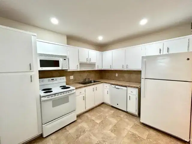 6061 N Falls Cir Drive # 402, Lauderhill FL 33319 photo 2