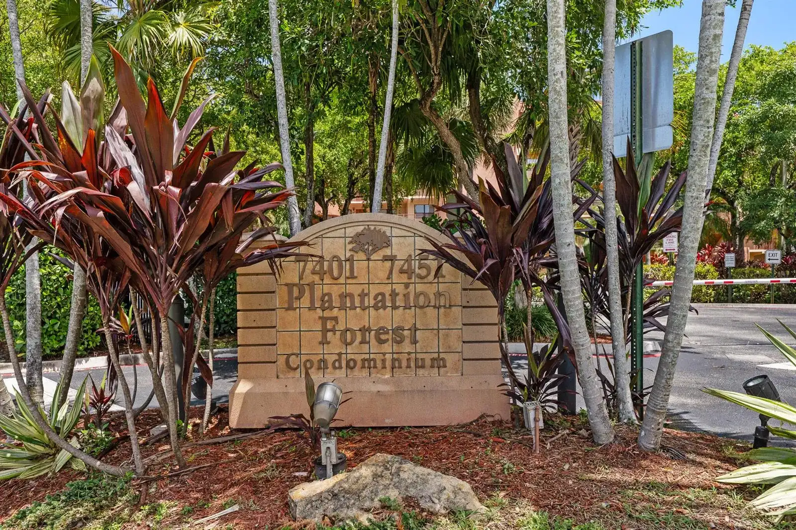 7401 NW 16th Street # 102, Plantation FL 33313