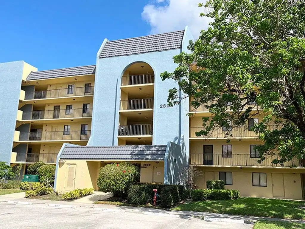 2828 Tennis Club Drive # 207, West Palm Beach FL 33417