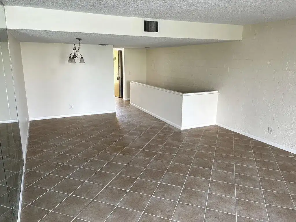 2828 Tennis Club Drive # 207, West Palm Beach FL 33417 photo 3